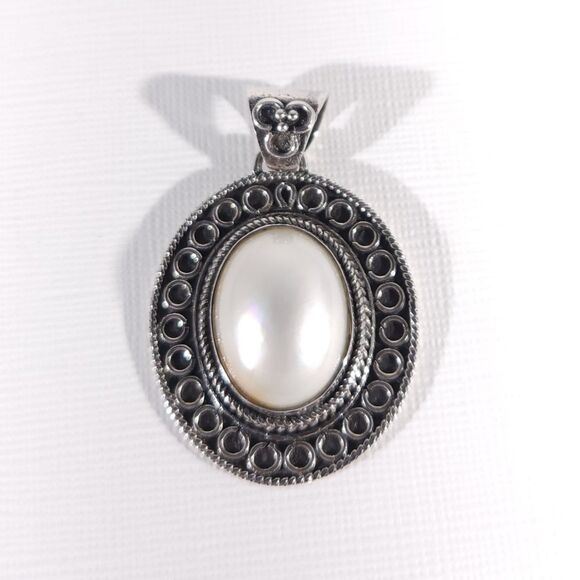 White Mabe Pearl Pendant Sterling Silver - Picture 1 of 10